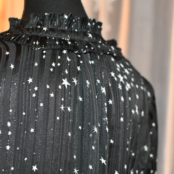 Violet and Claire Sheer Sparkle Star Blouse Size M NWT - Picture 5 of 12